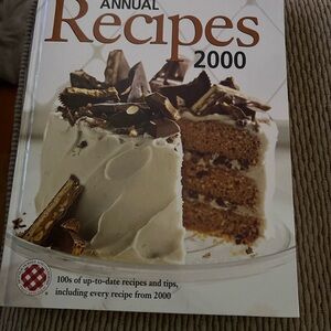 Better Homes And Gardens Annual Recipes 2000 Cookbook - White and Brown